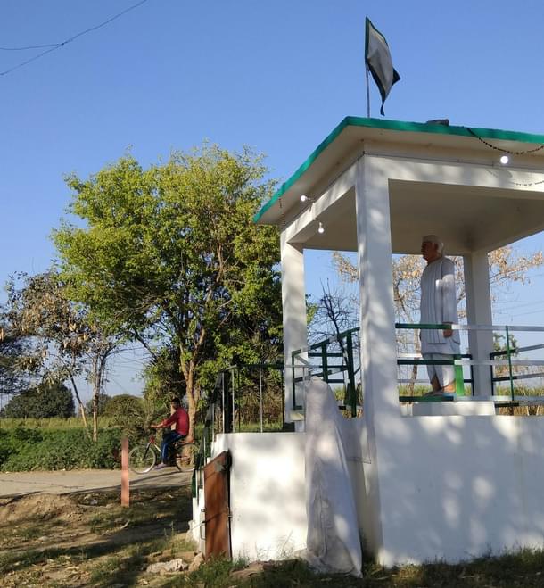 A statue of Chaudhary Mahendra Singh Tikait on Hapur road