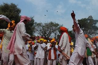 Farmers from Haryana and Uttar Pradesh sing <i>horee</i> at Rangotsav. (Sumati Mehrishi/Swarajya)