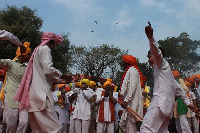 Farmers from Haryana and Uttar Pradesh sing <i>horee</i> at Rangotsav. (Sumati Mehrishi/Swarajya)