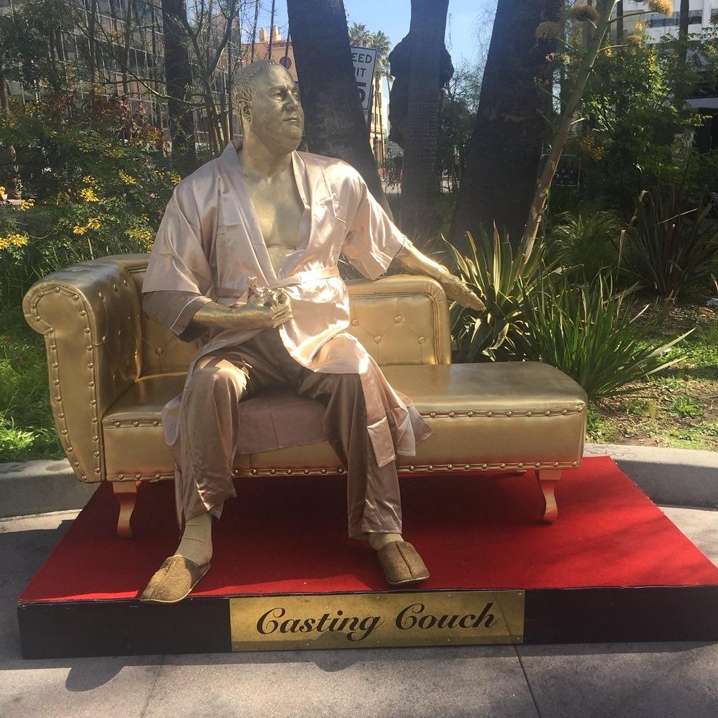 The Casting Couch statue on Hollywood Boulevard (<a href="https://twitter.com/plasticjesusart/status/969291892696367105">Plastic Jesus</a>/Twitter)