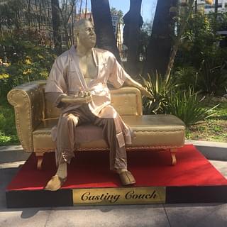 The Casting Couch statue on Hollywood Boulevard (<a href="https://twitter.com/plasticjesusart/status/969291892696367105">Plastic Jesus</a>/Twitter)