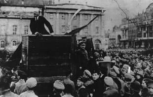 Vladimir Lenin  giving a speech in to men of the Red Army leaving for the front, during the Polish-Soviet War, Sverdlov Square (now Theatre Square), Moscow, 5th May 1920. (Keystone/Getty Images)