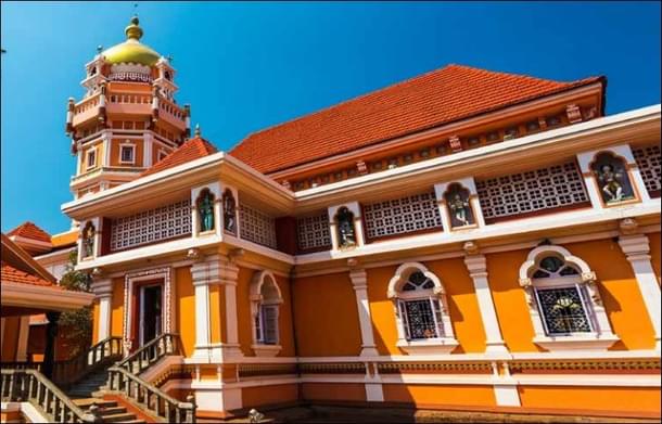 The most famous temples of Goa are those dedicated to Shantadurga.