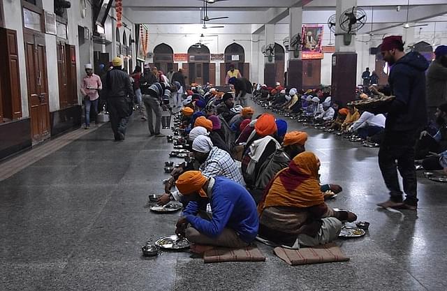 Dalit Sikhs complain of discrimination in <i>langar sewa</i> (Wikimedia Commons)