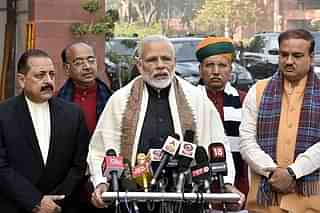 Prime Minster Narendra Modi (C). (Sonu Mehta/Hindustan Times via Getty Images)