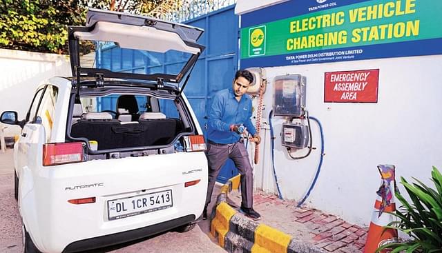 An electric vehicle charging station by TATA Power&nbsp; in Delhi (Pradeep Gaur/Mint via Getty Images)<a href="javascript:void(0)"></a>