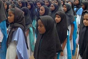 Students sing ‘Vande Mataram’ for centenary organised by Anglo Urdu high school at Sangli, Mumbai. (Uday Deolekar/Hindustan Times via Getty Images)