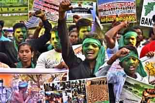 Delhi Tamil people shout slogans during a peace protest march on Cauvery water dispute issue in New Delhi. (Raj K Raj/Hindustan Times via Getty Images)