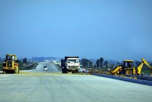 Highway construction in full throttle at the Eastern Peripheral Expressway in Palwal. (Sonu Mehta/Hindustan Times via Getty Images)