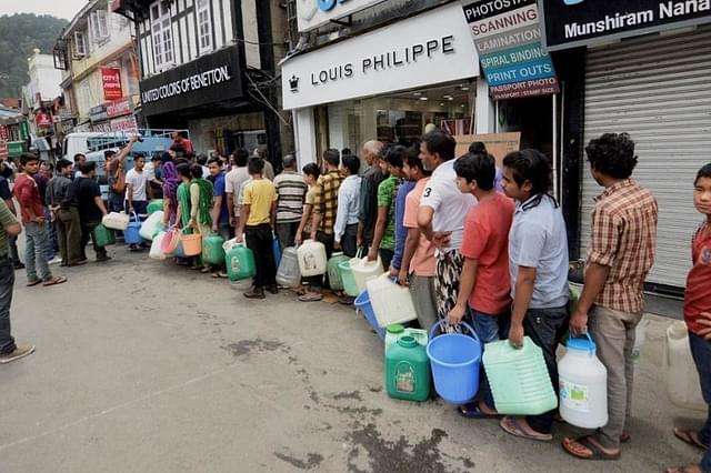 People queue up for water in front tankers in Shimla. (pic via Twitter)