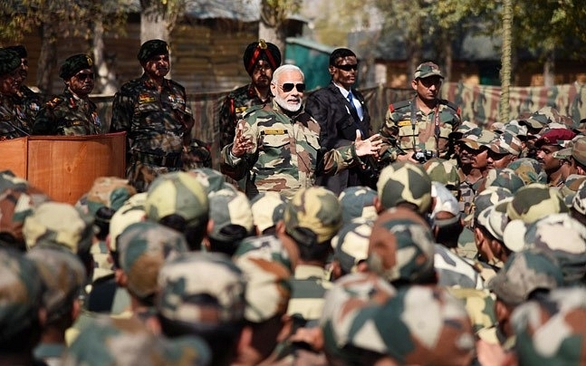 PM Modi interacts with Army, BSF jawans in Gurez, Kashmir (narendramodi/Twitter)
