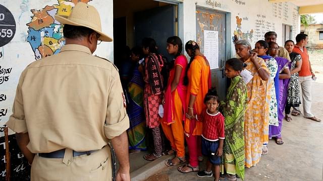 Voter queue in Karnataka. (pic via Twitter)