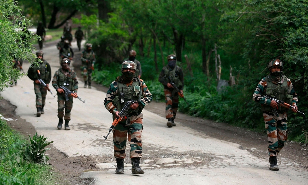 Indian Army soldiers during an operation against militants in Shopian district south of Srinagar. (Waseem Andrabi/Hindustan Times via GettyImages)