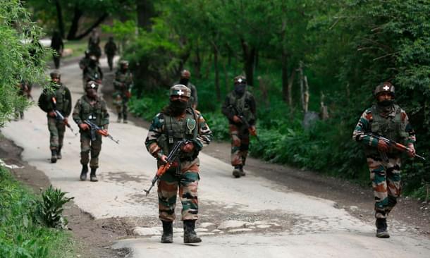 Indian Army soldiers during an operation against militants in Shopian district south of Srinagar. (Waseem Andrabi/Hindustan Times via GettyImages)