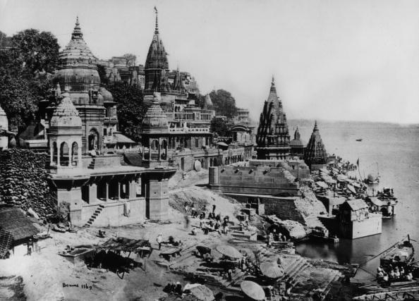 A photograph of the ghats in 1910. The ghats weren’t so crowded in the past. (Getty Images)