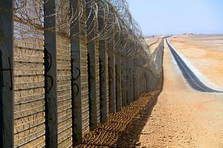 The new border fence between Israel and Egypt. (Idobi via Wikimedia Commons)