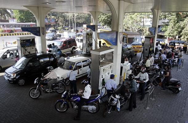Vehicles at a Kandivali petrol pump in Mumbai, Maharashtra.  (Prasad Gori/Hindustan Times via GettyImages) 