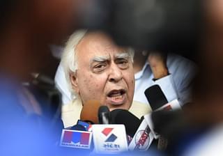 Congress leader Kapil Sibal talks to media persons after meeting with Election Commissioner in New Delhi. (Sonu Mehta/Hindustan Times via GettyImages)&nbsp;