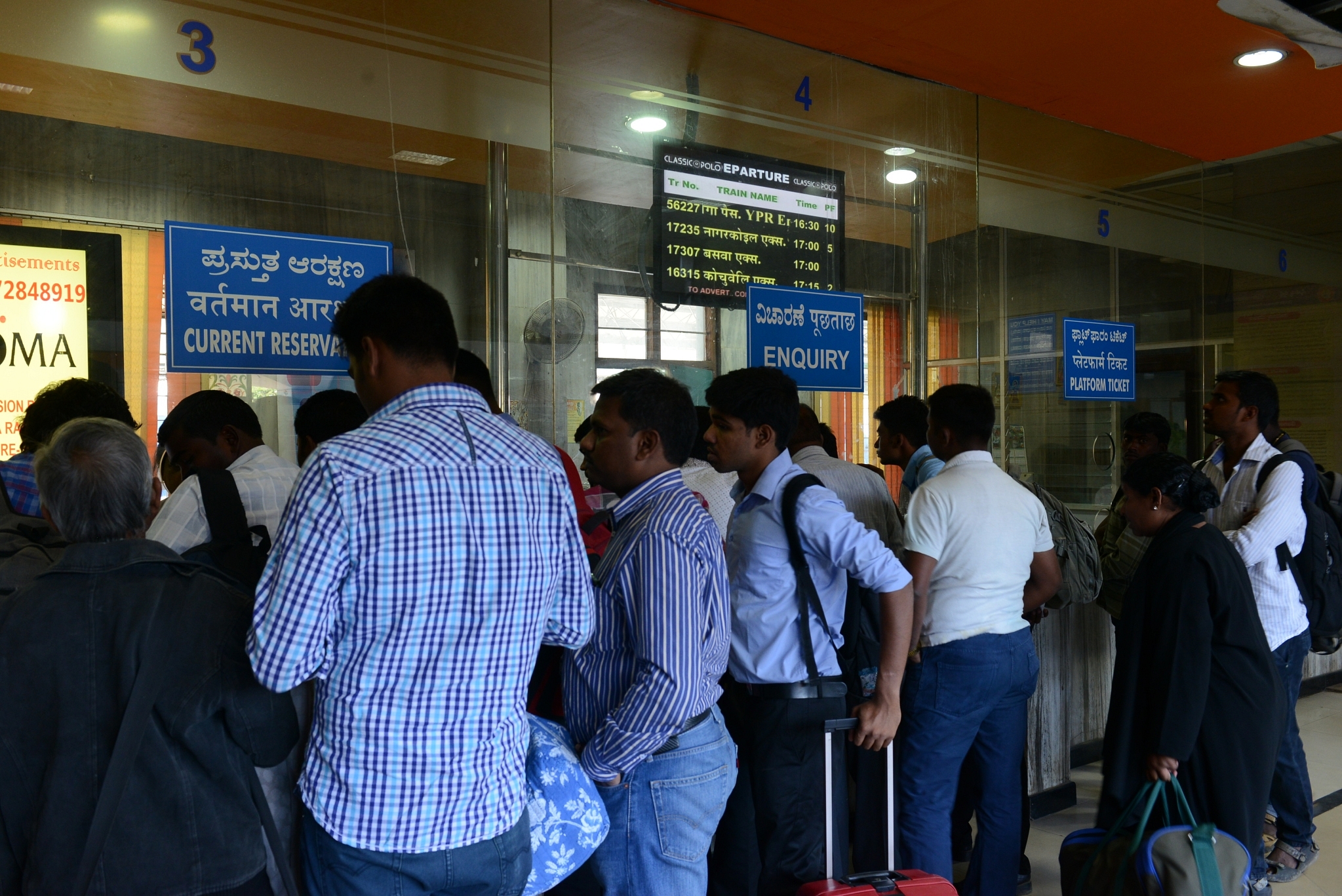Users queing up to buy tickets at Krantivira Sangoli Rayanna Railway Station in Bengaluru (Hemant Mishra/Mint via Getty Images)&nbsp;