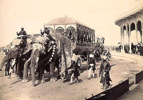 The elephant carriage of the Maharaja of Rewa at the Retainers’ Review, 7 January 1903. (Wikimedia Commons)