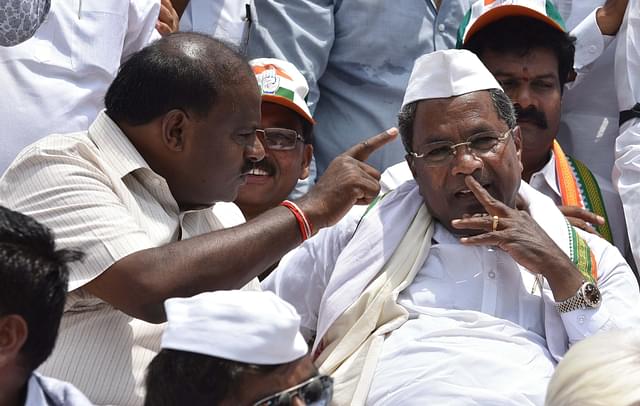  Siddaramaiah (R) with Kumaraswamy (L) during a joint protest. (Arijit Sen/Hindustan Times via Getty Images)