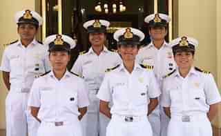 The all-women crew members of Navika Sagar Parikrama in New Delhi. (Vipin Kumar/Hindustan Times via GettyImages)