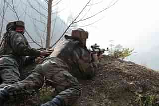 Indian soldiers take position on the border with Pakistan.&nbsp; (ROUF BHAT/AFP/Getty Images)