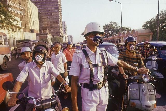 Kolkata Traffic Police and local Two Wheeler drivers wearing nose masks (Saibal Das/The India Today Group/Getty Images)