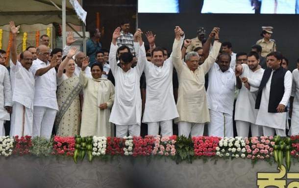 UPA chairperson Sonia Gandhi, BSP chief Mayawati, West Bengal Chief Minister Mamata Banerjee, Congress president Rahul Gandhi, Andhra Pradesh Chief Minister Chandrababu Naidu with the new Chief Minister of Karnataka Kumaraswamy during his swearing-in ceremony in Bengaluru. (Arijit Sen/Hindustan Times via Getty Images)