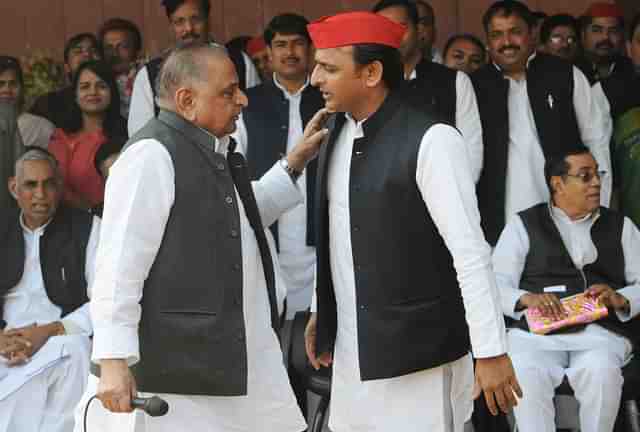 Akhilesh Yadav with his father Mulayam Singh Yadav. (Subhankar Chakraborty/Hindustan Times via Getty Images)