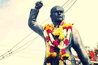 Anniversary tributes to freedom fighter Vanchinathan. (tamil.oneindia.com)