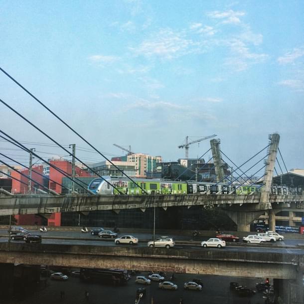 Line 1 of the Mumbai Metro passing over the Western Express Highway (Ashwin John/Flickr)