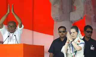 Congress President Sonia Gandhi and senior leader Digvijay Singh. (Ajay Aggarwal/Hindustan Times via Getty Images)