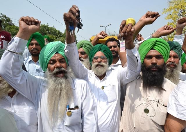 Bharti Kisan Union members protest in Jalandhar. (Pardeep Pandit/Hindustan Times via Getty Images)