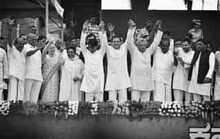 NCP Chief Sharad Pawar, UPA Chairperson Sonia Gandhi, BSP Chief Mayawati, Ajit Singh, Congress President Rahul Gandhi, CPI leader Sitaram Yechury, RJD leader Tejashwi Yadav and Samajwadi Party leader Akhilesh Yadav with the new Chief Minister of Karnataka HD Kumarswamy during his swearing-in ceremony at the Grand Steps of Vidhana Soudha on May 23, 2018 in Bengaluru, India. (Arijit Sen/Hindustan Times via Getty Images)