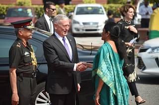 US Defence Secretary Jim Mattis (L) shakes hands with Indian Defence Minister Nirmala Sitharaman. (PRAKASH SINGH/AFP/Getty Images)