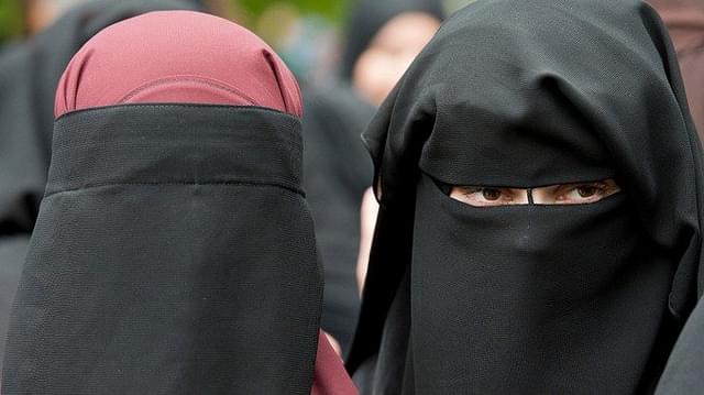 Women in burqas. (pic via Twitter)