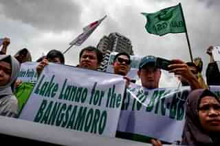 Members of the Moro Islamic Liberation Front (MILF) hold a protest rally in Manilla with the Bangsamoro flag (Jes Aznar/Getty Images)