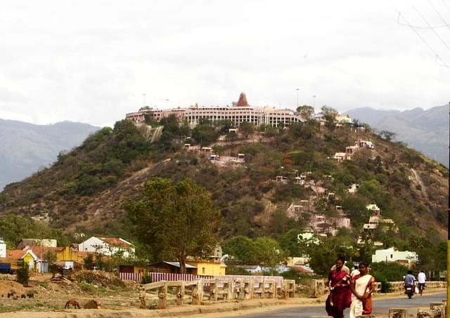 Palani Hill on top of which lies the Palani Murugan Temple. (SivRami/Wikipedia)