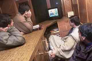 Kashmiris watch a Pakistani telecast. (Chris Hondros/Getty Images)