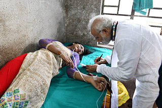 PM Modi at the Midnapore hospital.&nbsp;