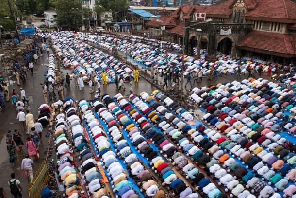 Muslims offering namaz on the road outside Bandra railway station in Mumbai, Maharashtra. (Satish Bate/Hindustan Times via Getty Images)