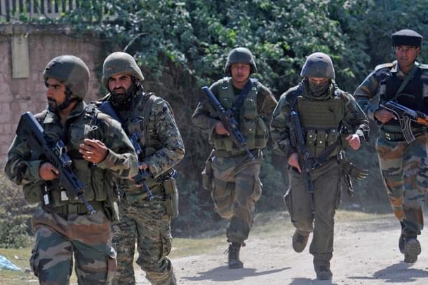 Army soldiers arrive at the site of gunfight. (Representative Image) (Waseem Andrabi/Hindustan Times via Getty Images)