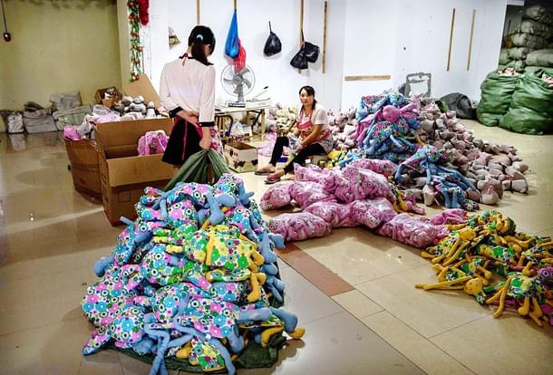 Cheap Chinese toys have flooded the Indian market. (Kevin Frayer/Getty Images)