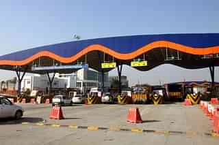 A toll plaza on the Delhi-Faridabad highway. (Arijit Sen/Hindustan Times)