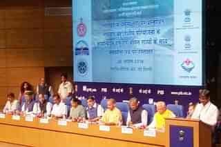 The six chief ministers signing the MoU with Union Minister Nitin Gadkari (Trivendra Singh Rawat/Twitter)
