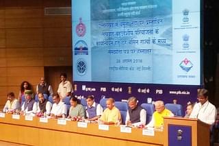 The six chief ministers signing the MoU with Union Minister Nitin Gadkari (Trivendra Singh Rawat/Twitter)