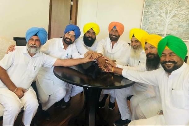 Six AAP MLAs have joined the former Leader of Opposition Sukhpal Singh Khaira  (Image Credits : @SukhpalKhaira on Twitter )