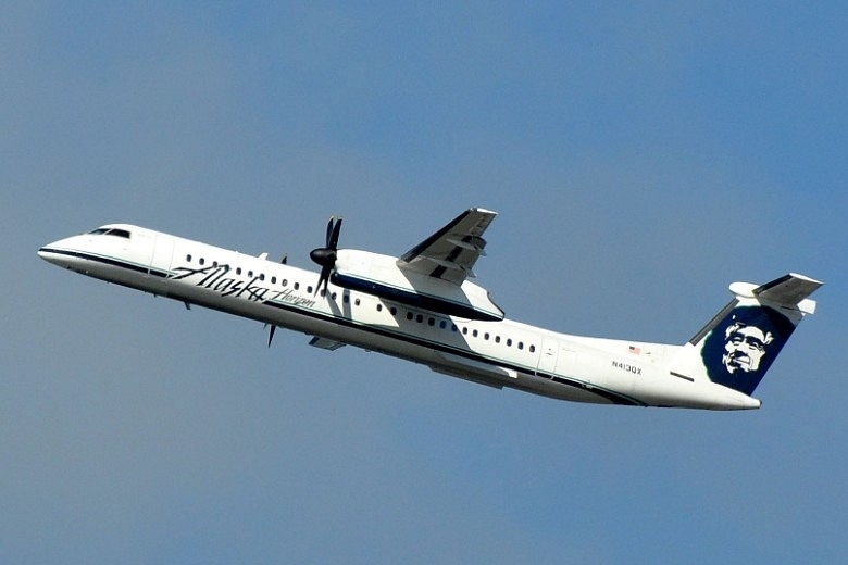 A Horizon Air Bombardier Q400 taking of from SEA, similar to the one that was stolen (Eric Salard/Flickr)