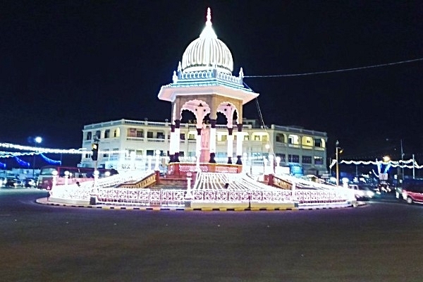 KR Circle in Mysuru lit up during Dasara (Twitter)